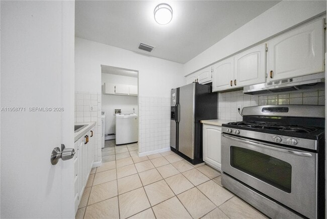 Building Photo - 20120 SW 112th Ct