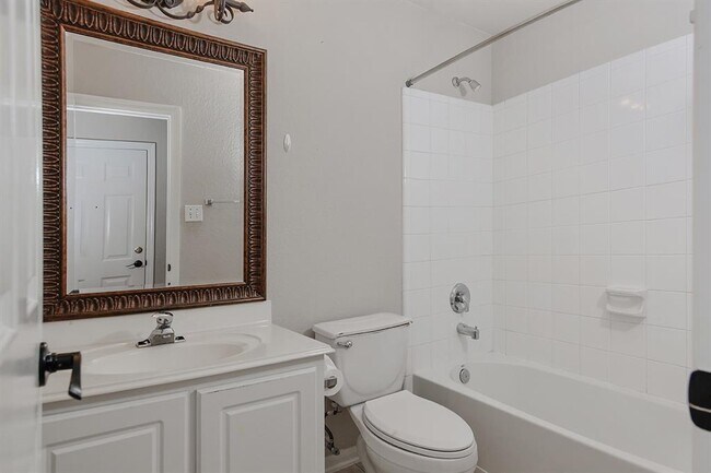 Building Photo - 99 E Foxbriar Forest Cir