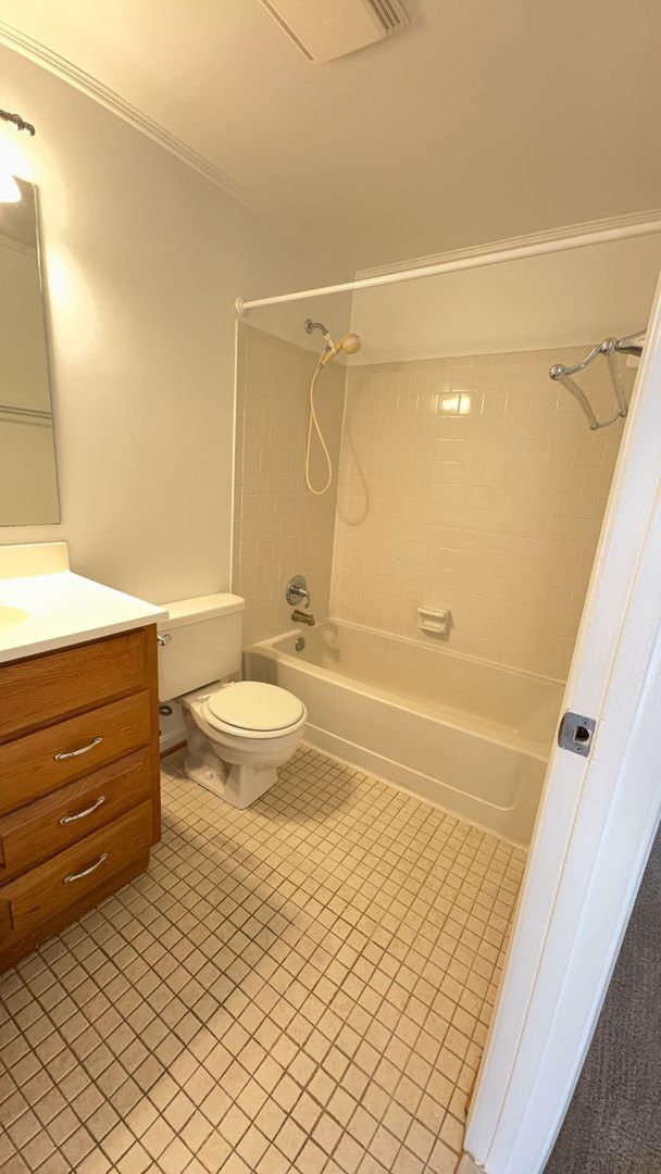 Building Photo - Three Bedroom Townhouse in Alexandria Near Ft Belvoir