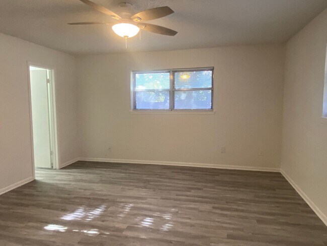 Building Photo - 3 BEDROOM, NEAR BELTON HIGH SCHOOL