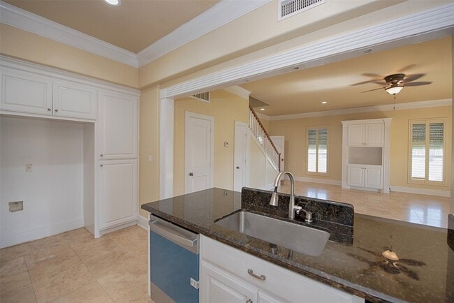 Building Photo - 2293 E Bayshore Dr