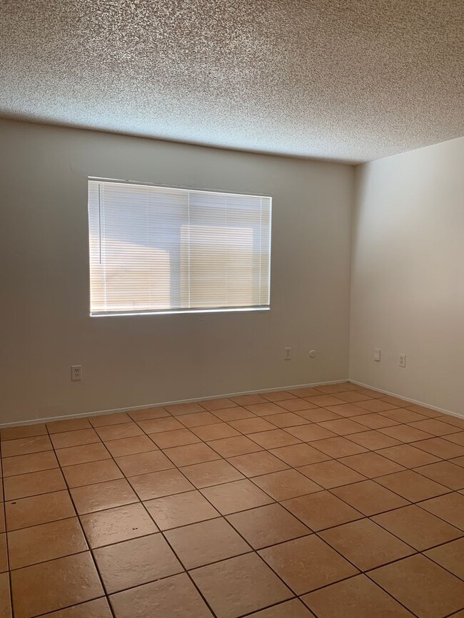 Building Photo - MI3616