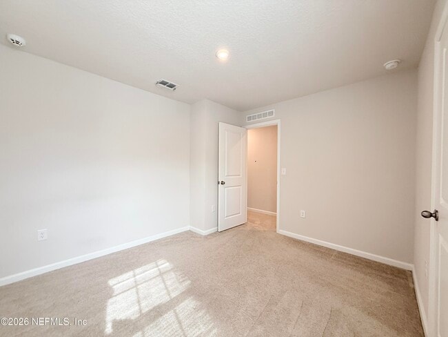 Building Photo - 5885 Creekside Crossing Dr