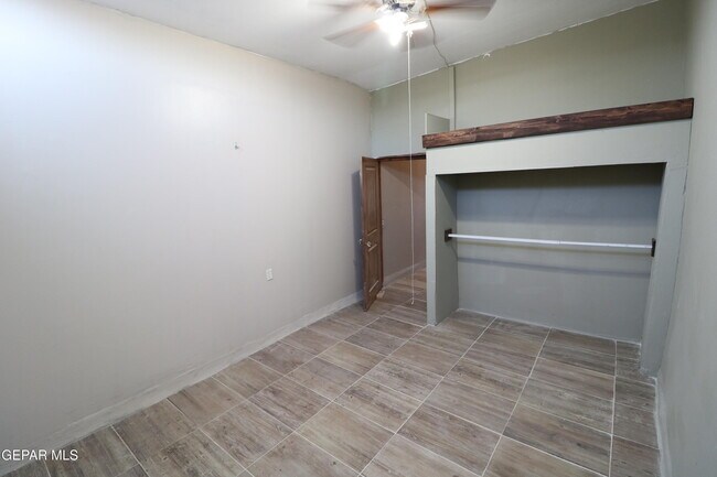 Building Photo - 5723 Alameda Ave