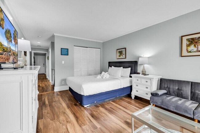 Building Photo - 202 75th Ave N