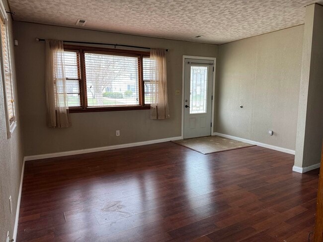 Building Photo - 1532 Vernon Ave