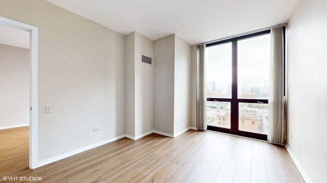 Building Photo - 210 S Desplaines St