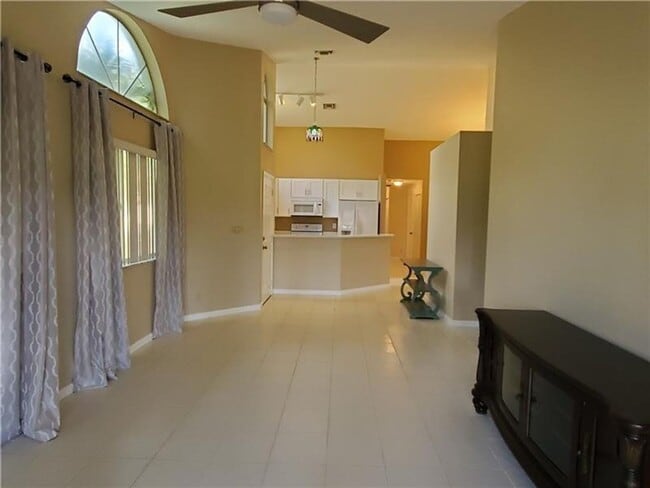 Building Photo - 7546 Pinewalk Dr S