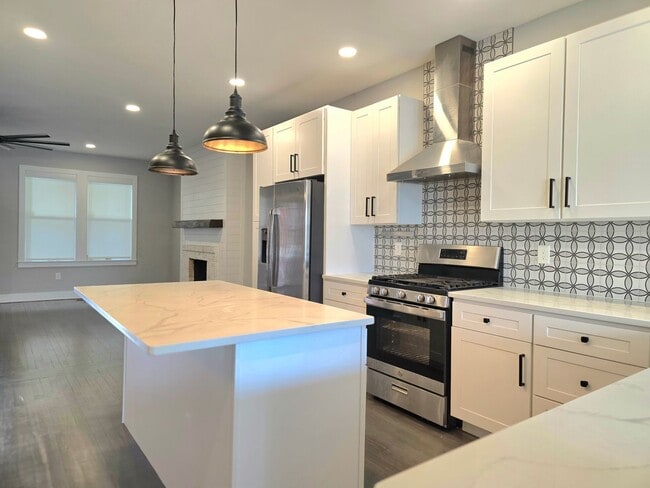 Building Photo - Gorgeous one of a kind 5 bedroom home fully updated