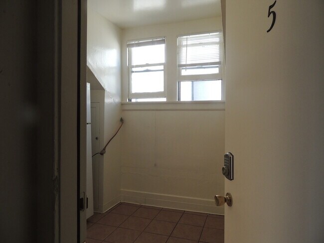 Building Photo - 532 21st St