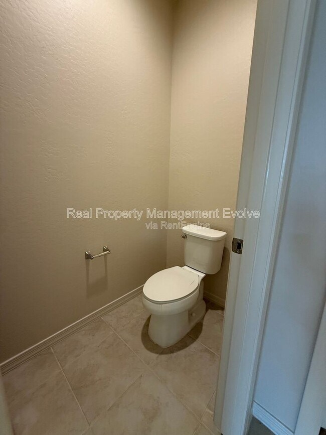 Building Photo - 5811 N 88th Ln