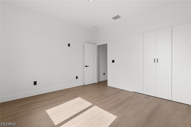 Building Photo - 8033 Oakleaf Cir