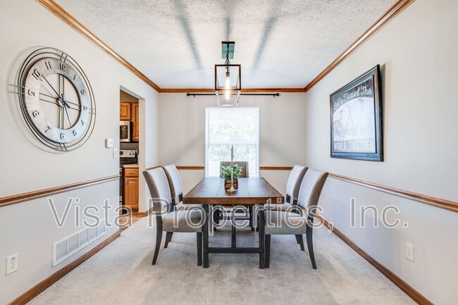 Building Photo - 7225 Bromfield Dr