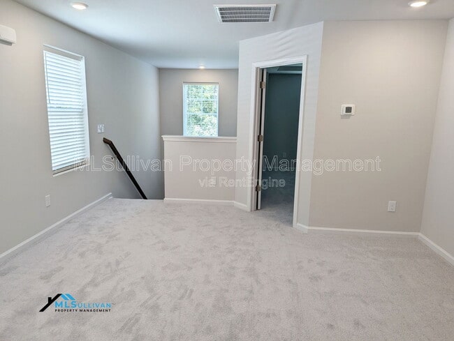 Building Photo - 5866 Woodlawn Dr