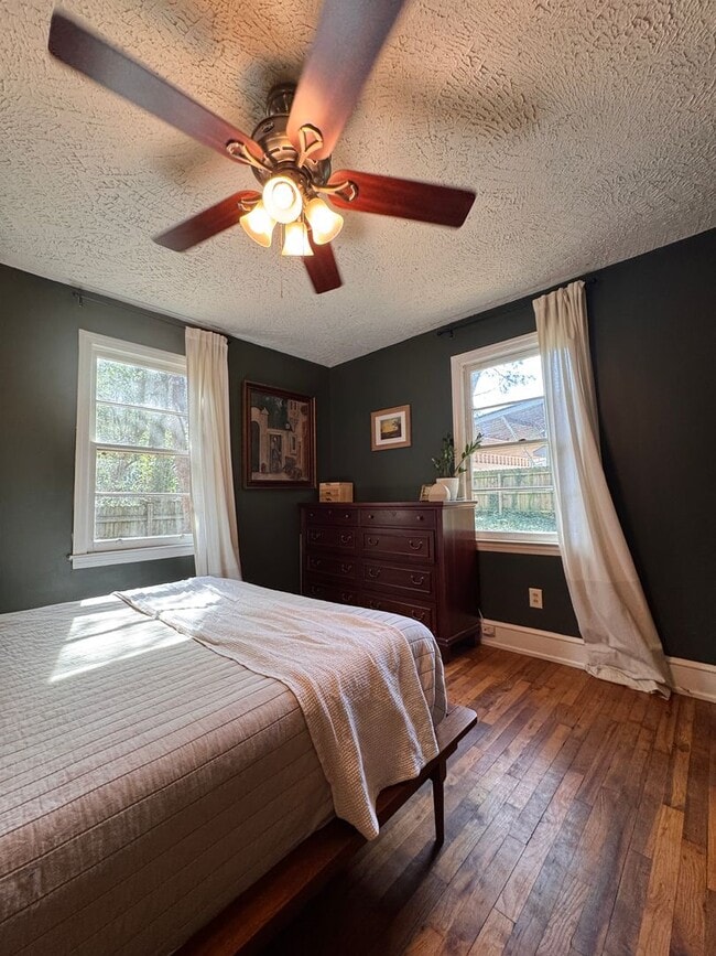 Building Photo - Cozy Two-Bedroom Furnished Bungalow