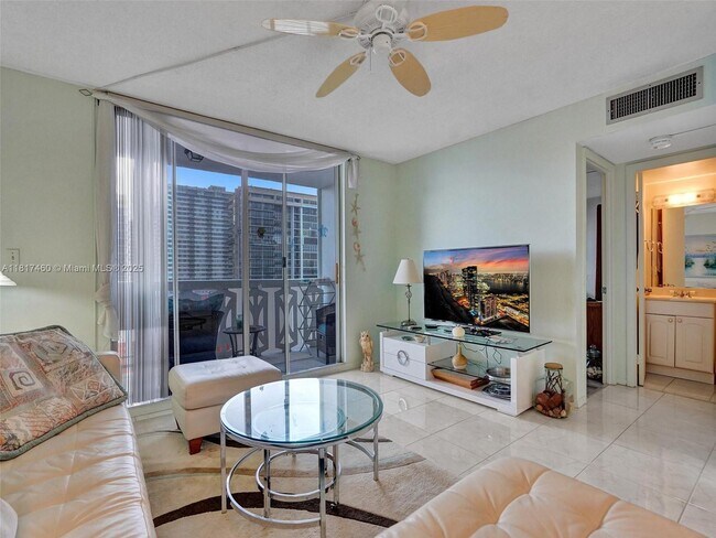 Building Photo - 3113 S Ocean Dr