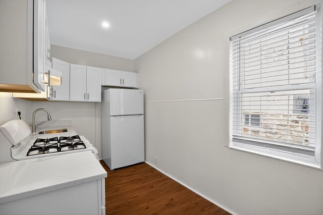 Building Photo - 3 bed 2 bath in Baltimore, MD