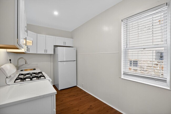 Building Photo - Narcissus