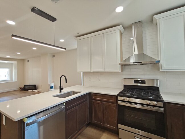 Building Photo - 1716 N Edgewood-