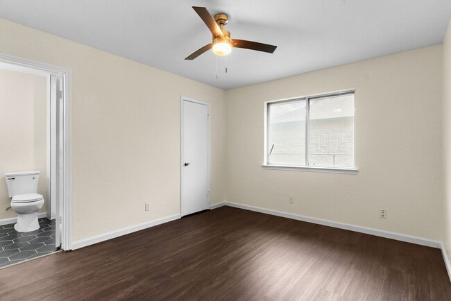 Building Photo - 2013 Hinkle Ave