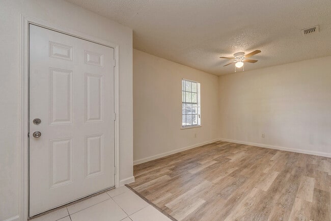 $1,450 3 Bedr/ 1 bath Beautiful Home in D... - $1,450  3 Bedr/ 1 bath Beautiful Home in D...