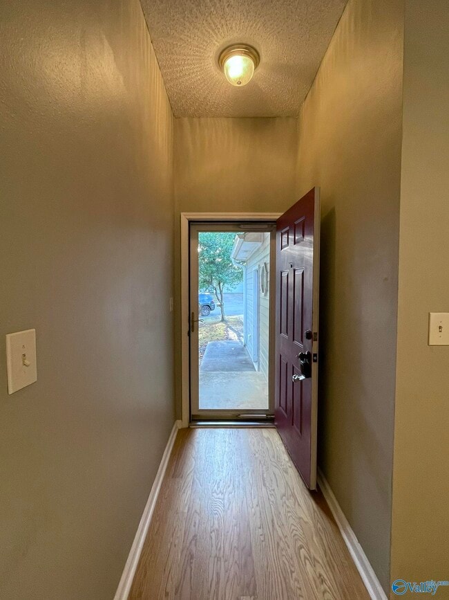 Building Photo - 105 Sugarwood Ct