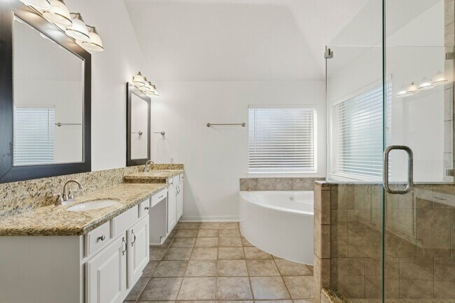 Building Photo - 3014 Northshire Ct