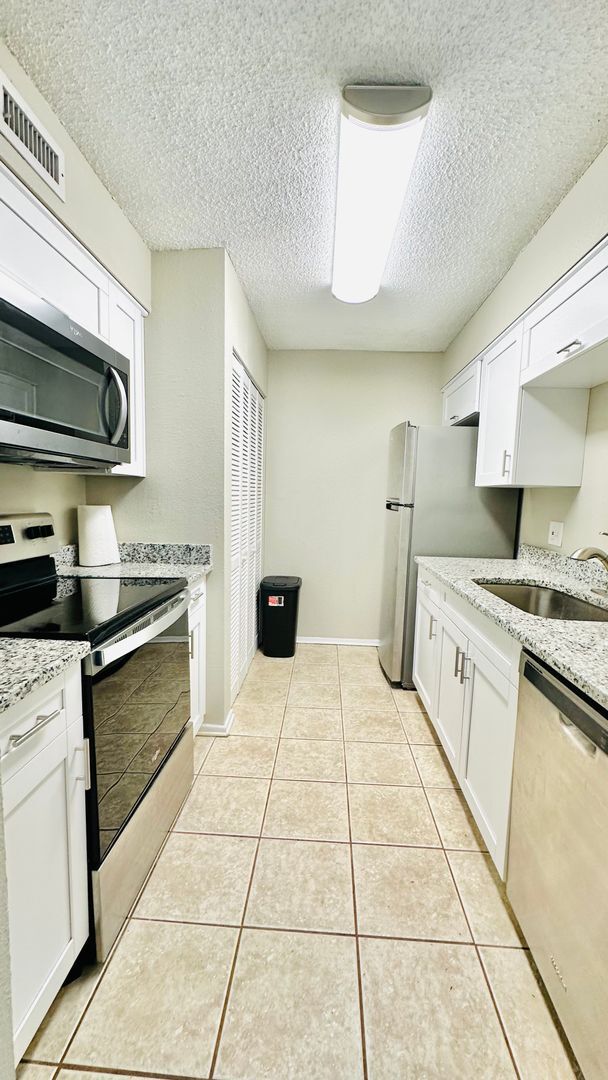 Building Photo - 2 bedroom 2 bath Condo in Temple Terrace a...