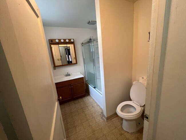 Building Photo - 6364 Forward Ave