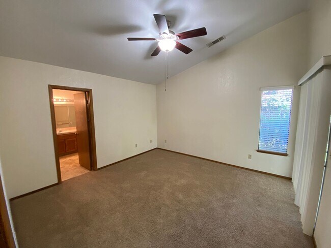 Building Photo - 1348 E Ferguson Ct