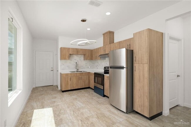 Building Photo - 13 Vision St