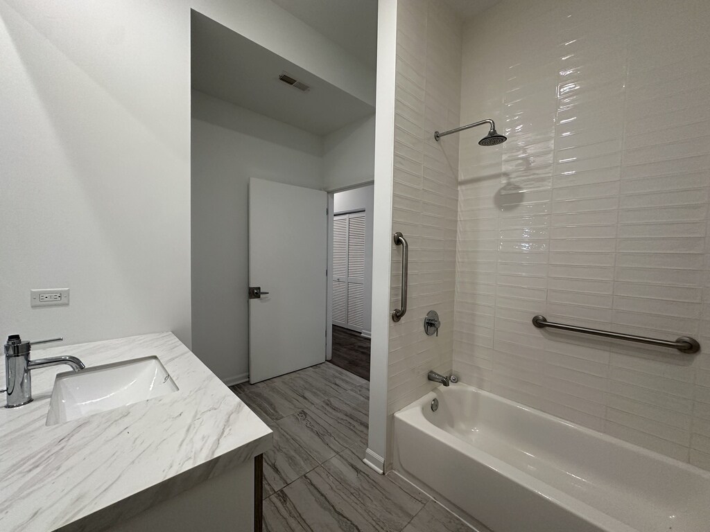 Building Photo - 2550 S Wabash Ave