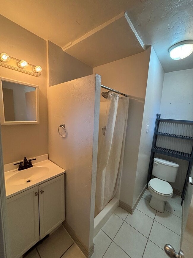 Building Photo - Salt Lake Cottage home 3 bed, 2 baths