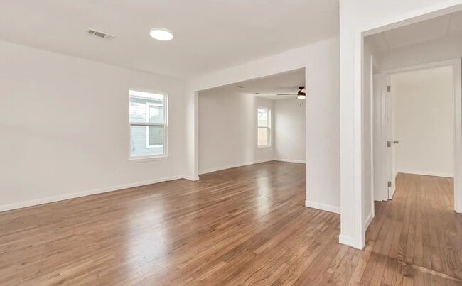 Building Photo - 1202 Common Park Dr
