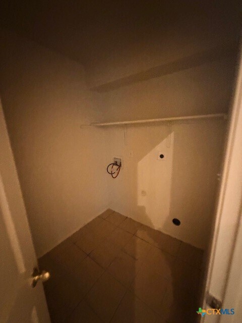 Building Photo - 225 Memory Ln