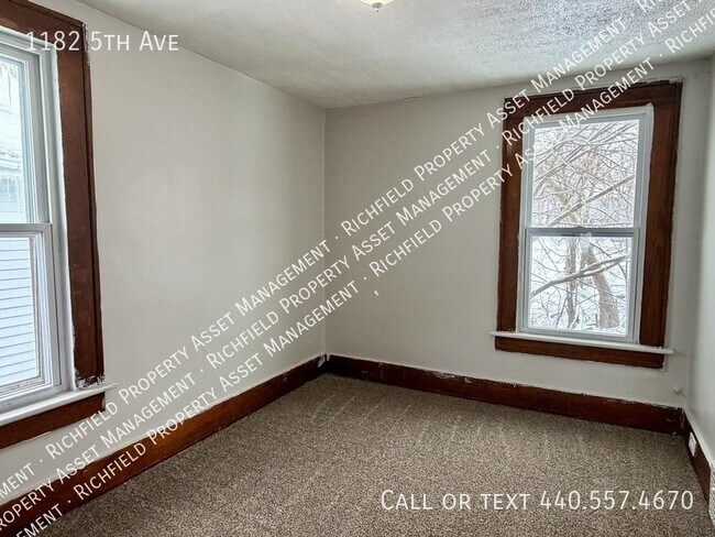 Building Photo - 1182 5th Ave