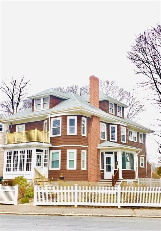 Primary Photo - 117 Beach St