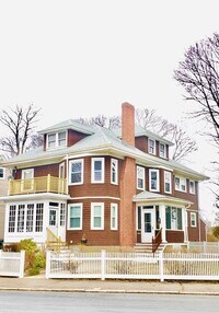 Building Photo - 117 Beach St