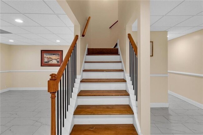 Building Photo - 915 Chipley Ct NE