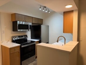 Building Photo - 170 De Chantle Rd