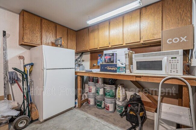 Building Photo - 10527 E Fanfol Ln