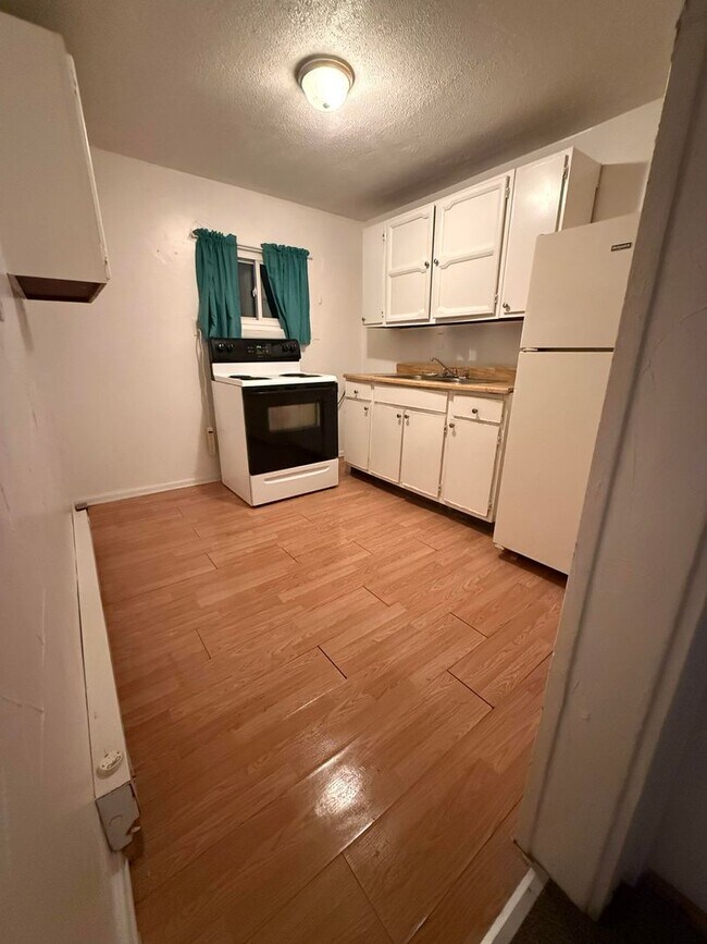 Building Photo - 123 W Walnut St