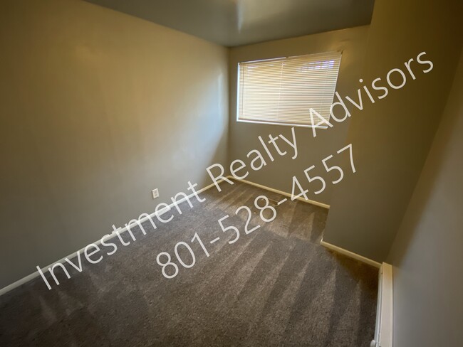 Building Photo - Two-Bedroom Apartment Near Liberty Park!