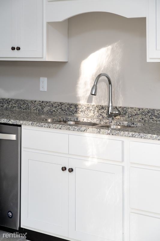 Building Photo - 811 Westover Dr