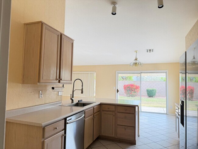 Building Photo - 7283 W Tina Ln