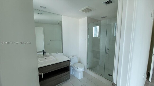 Building Photo - 1100S S Miami Ave