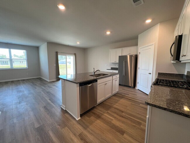 Building Photo - *COMING SOON* Longs - 4 Bedroom / 2 Bathro...