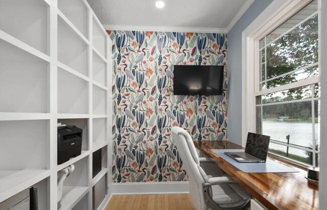 Building Photo - NEW LISTING!!!!!