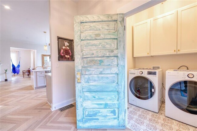 Building Photo - 85 Waddell St NE