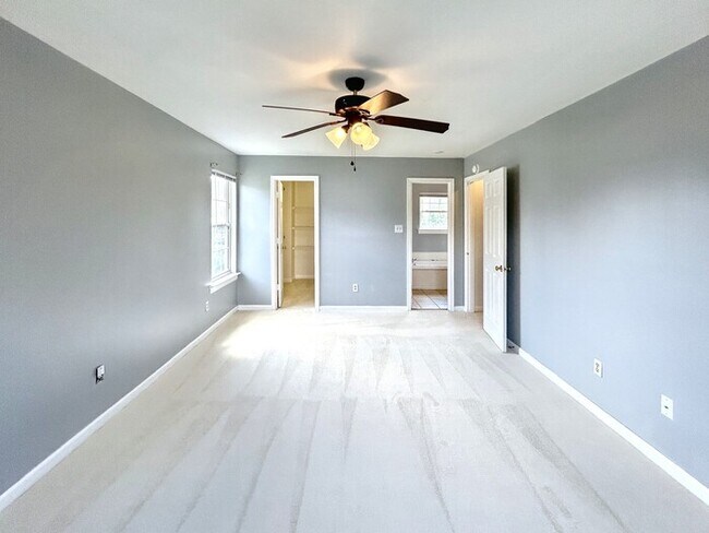 Building Photo - 6432 Goldenrod Ct